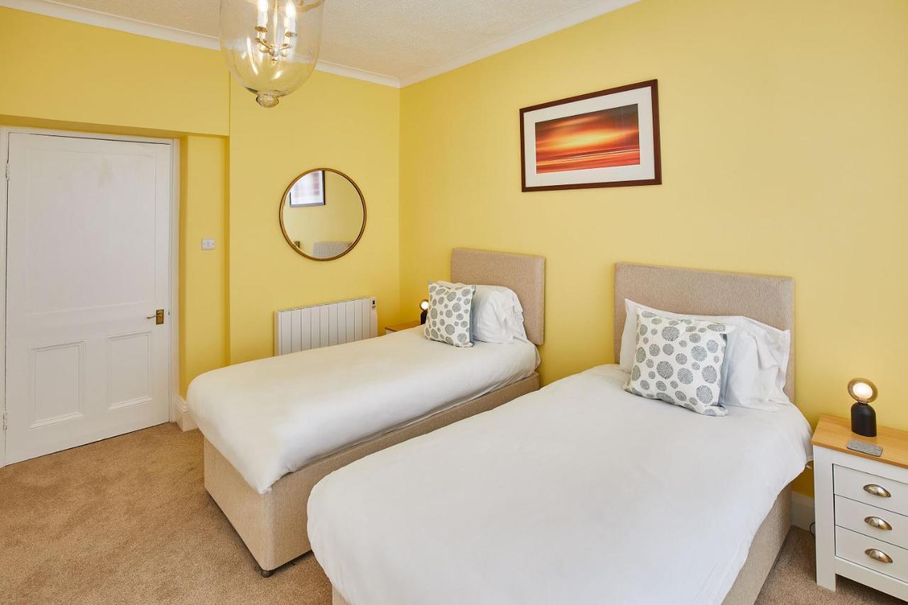 Host & Stay - 4 Metropole Towers Whitby Eksteriør billede