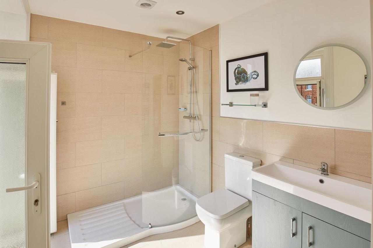 Host & Stay - 4 Metropole Towers Whitby Eksteriør billede