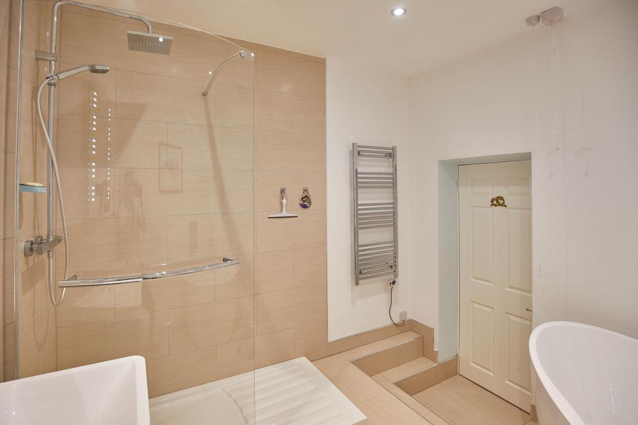 Host & Stay - 4 Metropole Towers Whitby Eksteriør billede
